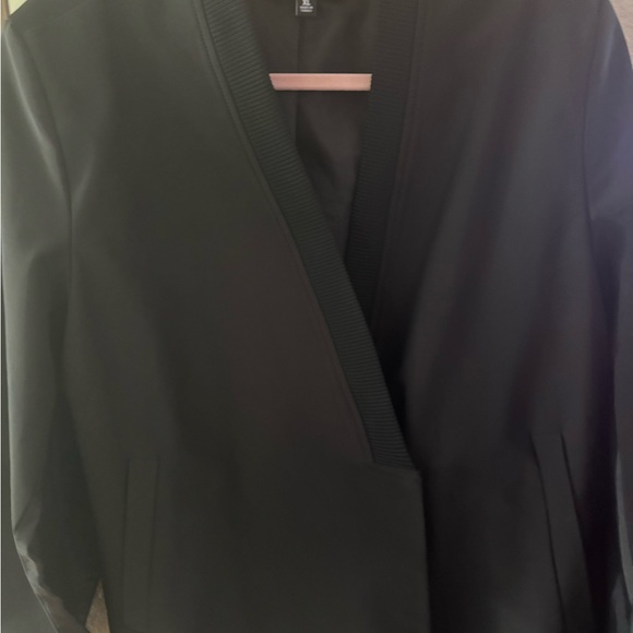 GSTQ Women's Black Cape Jacket - Picture 10 of 10